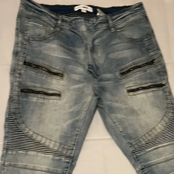 NWOT men’s relaxed jeans - Picture 3 of 3